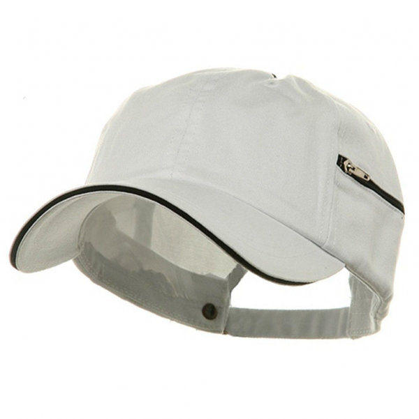 Topi dengan Aksen Ritsleting Diagonal